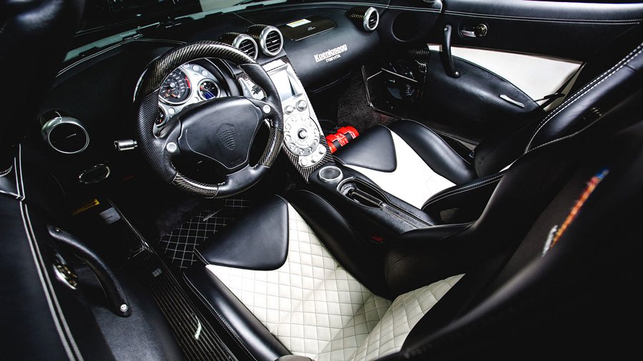 Koenigsegg ccxr Trevita: Interiör und Cockpit