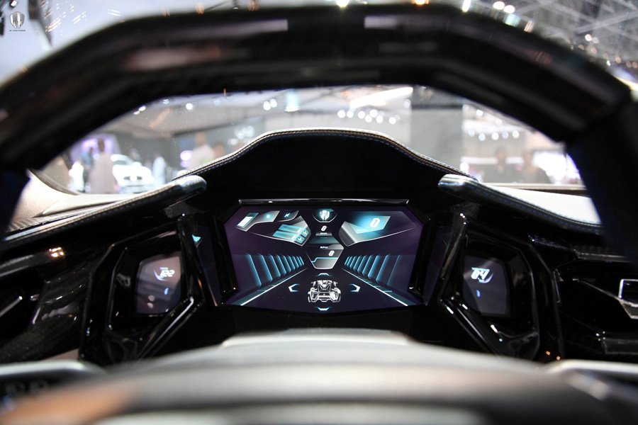 Lykan Hypersport: Cockpit, Lenkrad