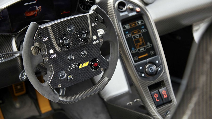 McLaren P1: Cockpit