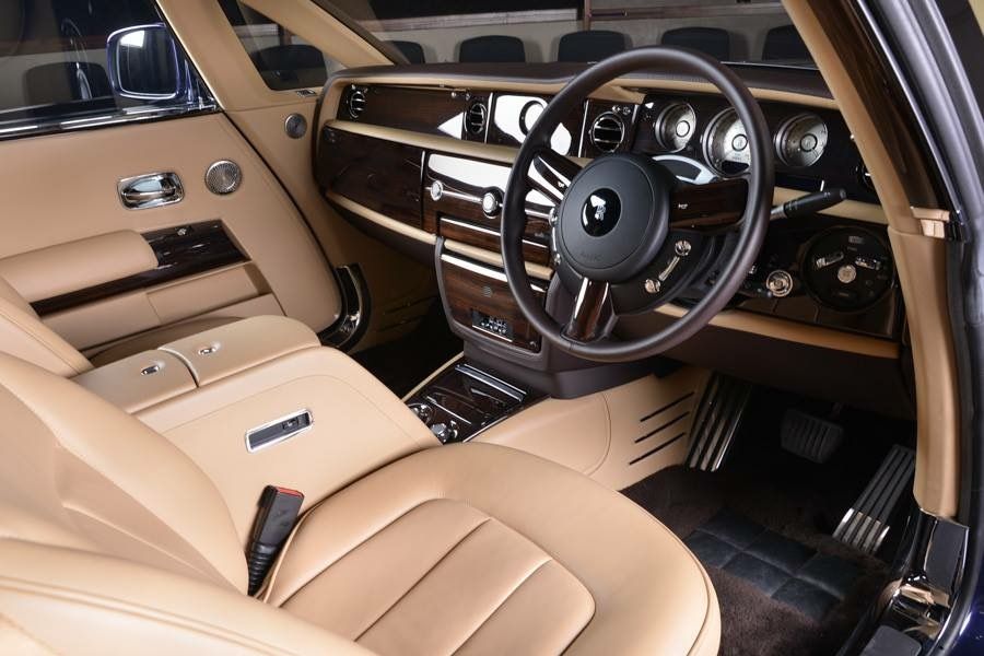 Rolls Royce Sweptail: cockpit